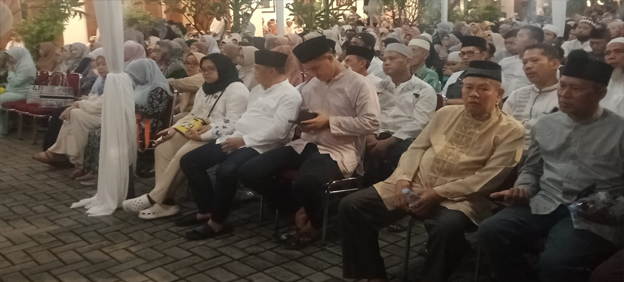 Peringati 7 Hari Almarhum Haji Desmond Junaidi Mahesa, Masyarakat kelurahan Ragunan Berikan Doa....