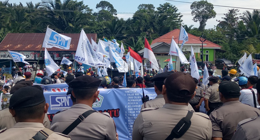 Tolak Omnibus Law, Front Buruh Bersatu Demo Kantor DPRD Morowali
