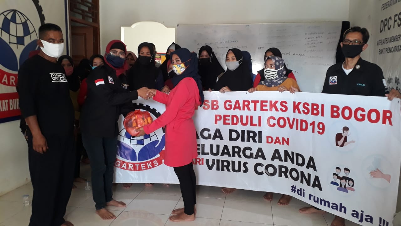 Dampak Covid-19, DPC FSB GARTEKS Kabupaten Bogor Berikan Bantuan Sembako