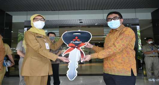 Mitsubishi Fuso Mendonasikan Espasio Kepada Pemerintah Provinsi DKI Jakarta untuk Membantu Penanganan COVID-19