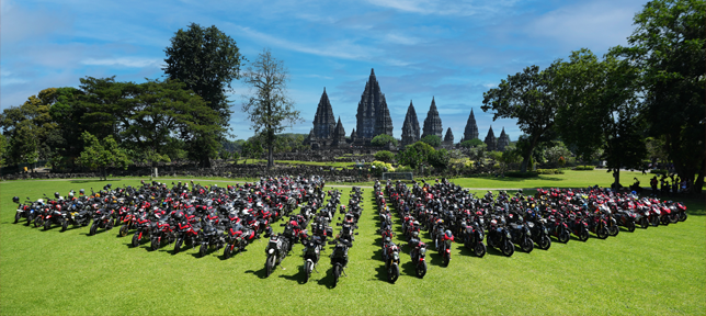 305 Ducati Pecahkan Rekor MURI Berkumpul di Candi Prambanan Meriahkan Event We Ride As One...