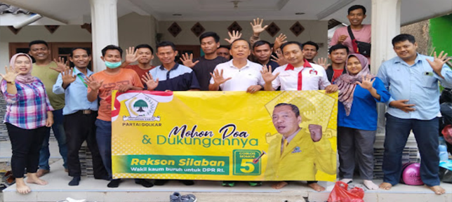 Sehari dalam 3 tempat di Karawang, Rekson Silaban caleg No.5 Untuk DPR Partai GolKar Sampaikan Program Politiknya...