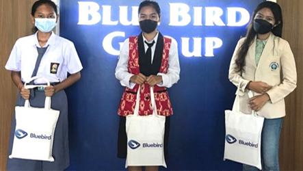 Bluebird Lanjutkan Program Beasiswa Kepada Anak Pengemudi dan Karyawan di Tengah Situasi Pandemi